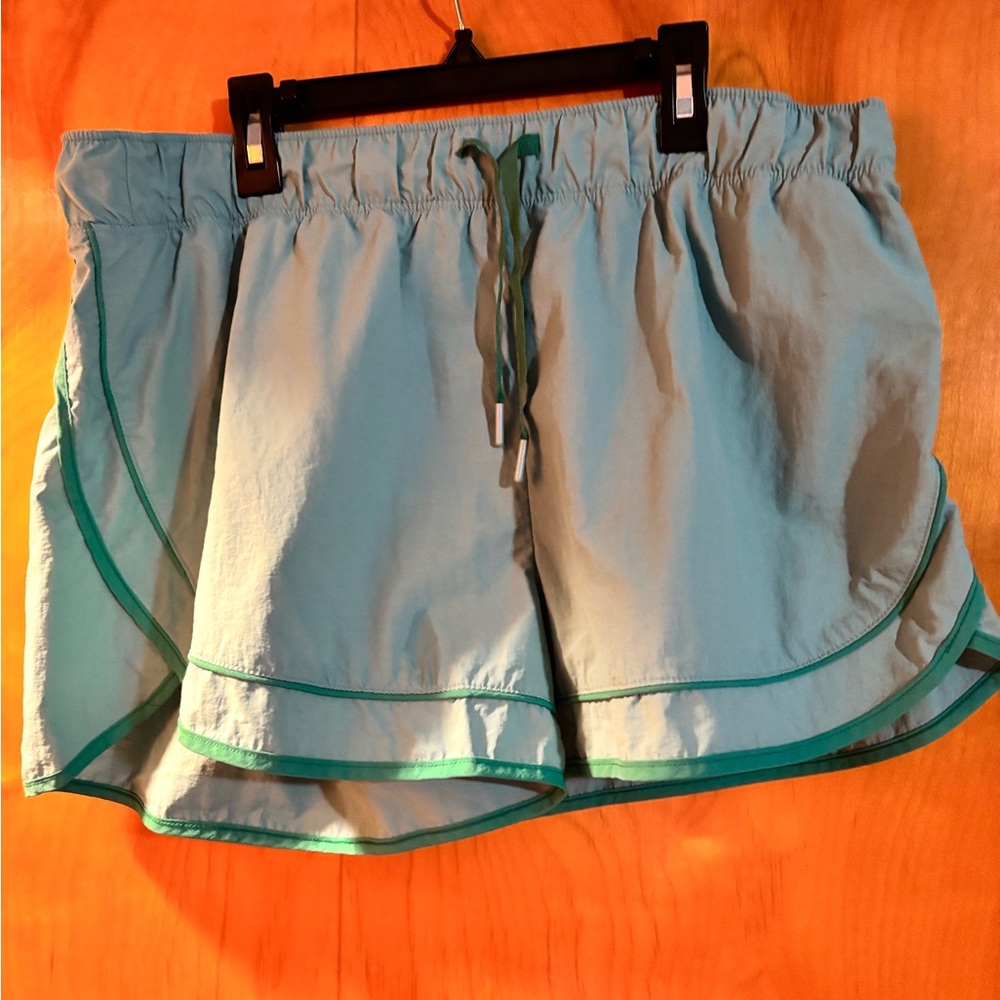 Old Navy Athletic Shorts in Green